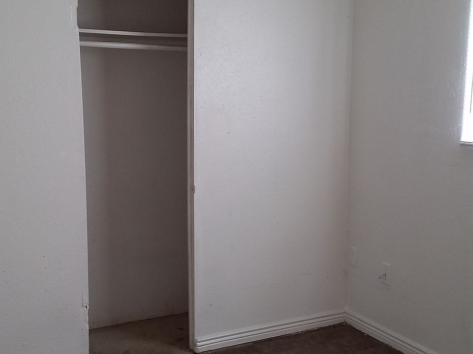 2nd image of 2633 W Polk St