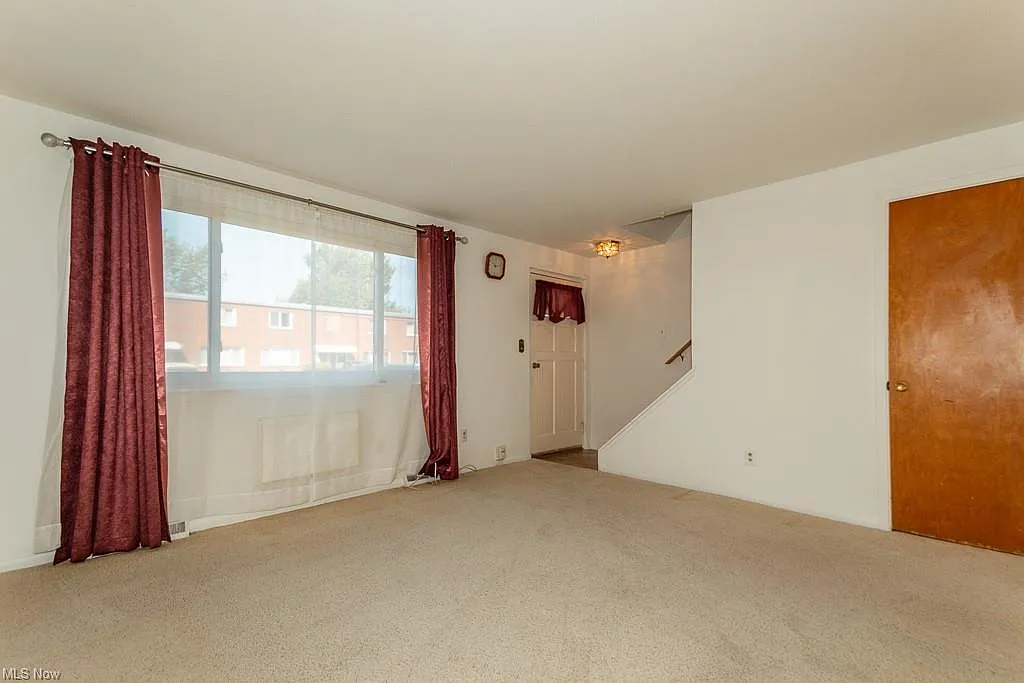 1547 Severn Ln — Photo 3