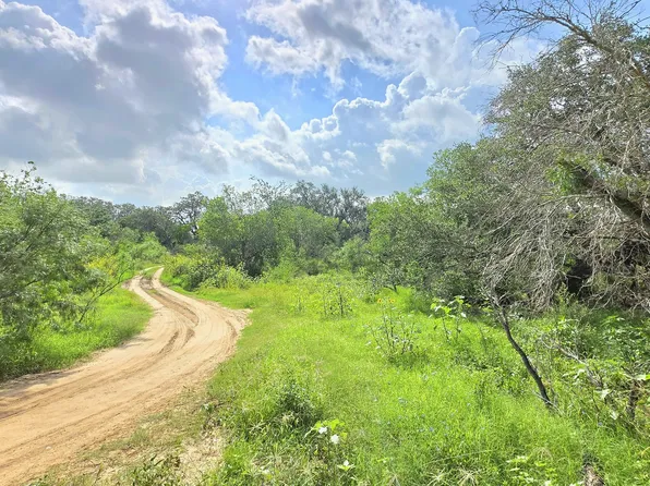 289 ZIGMOND RD, Poteet, TX 78065
