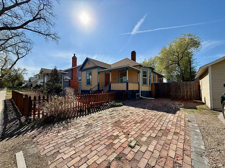 909 Ouray Ave — Photo 3