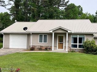 9 Wood Ln, Sparta, TN 38583