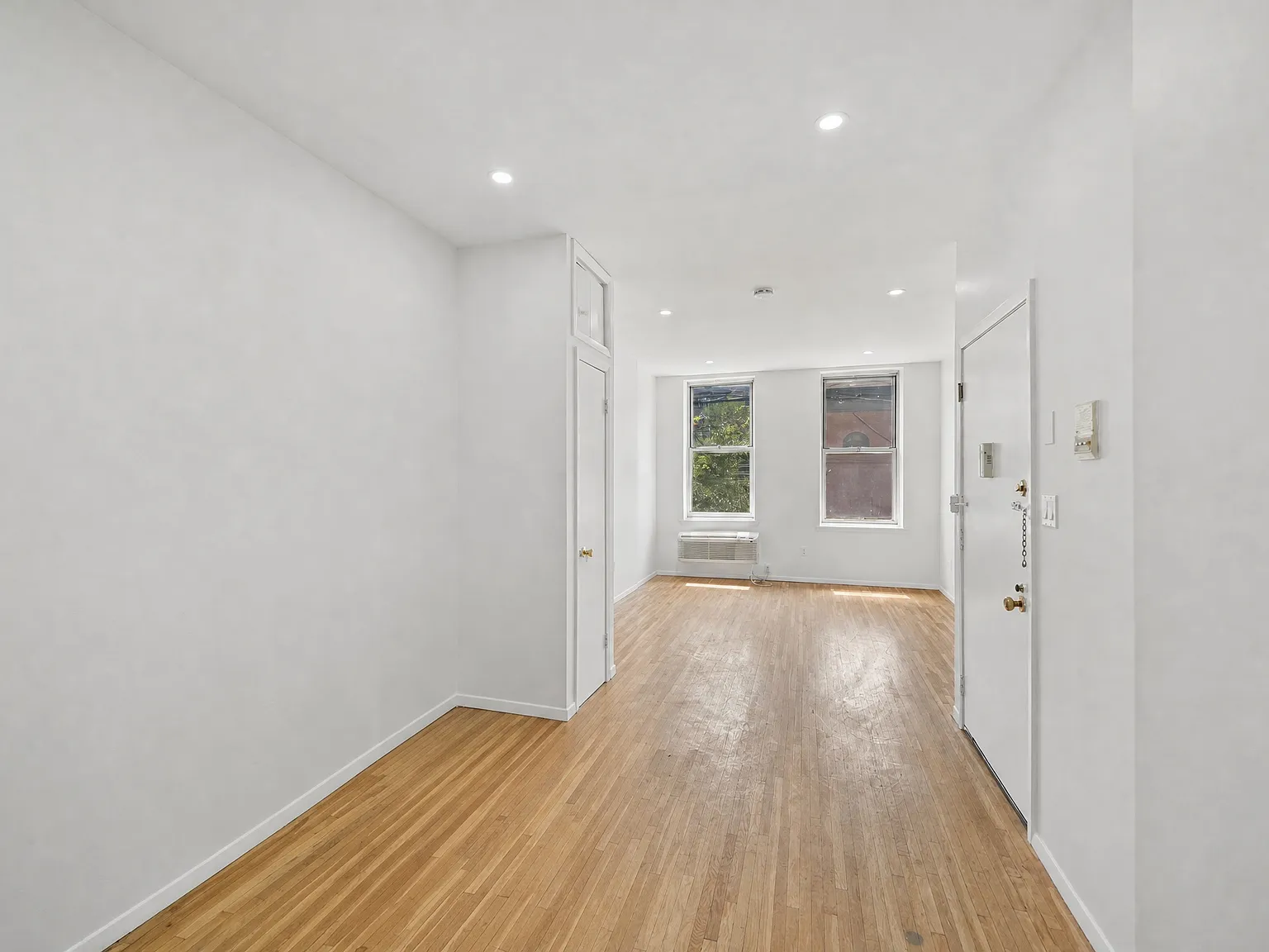 1 bed, $2,900 — Photo 2