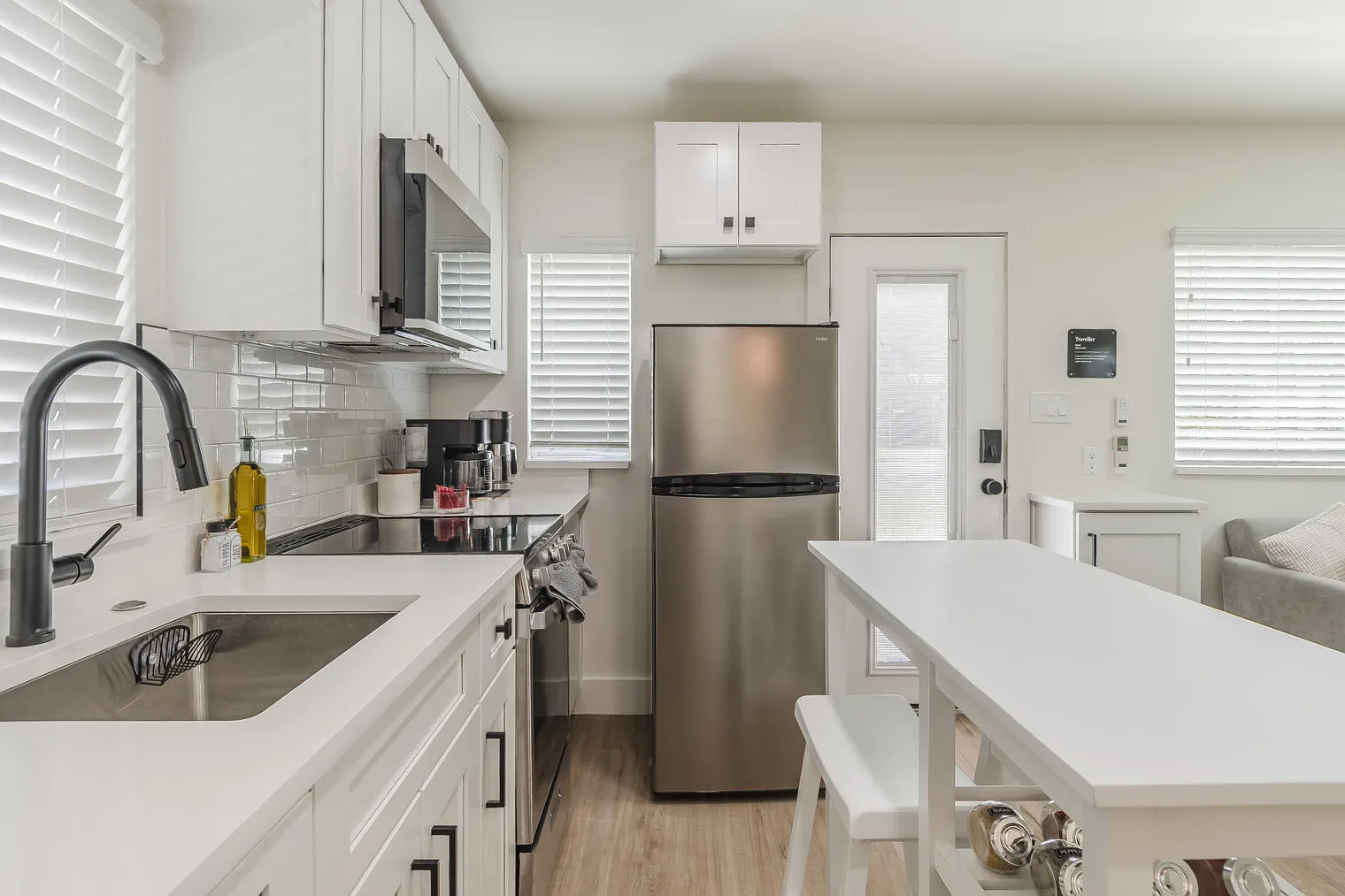 1 bed, 1.0 bath, $2,993 — Photo 4