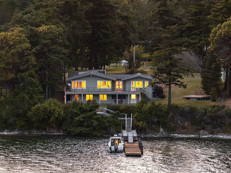 3rd image of 1794 Bayshore Road