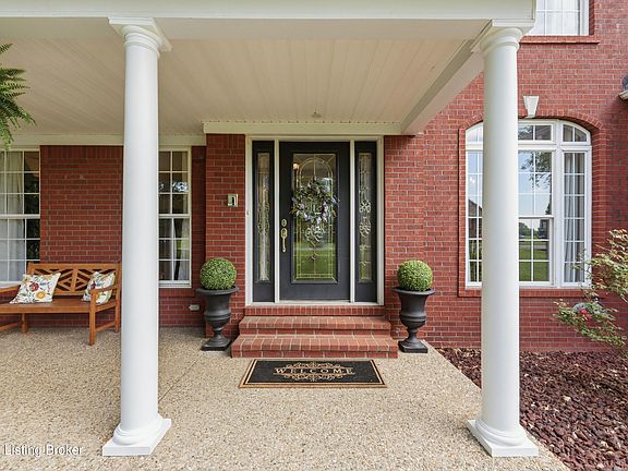 3rd image of 138 Woodhill Rd