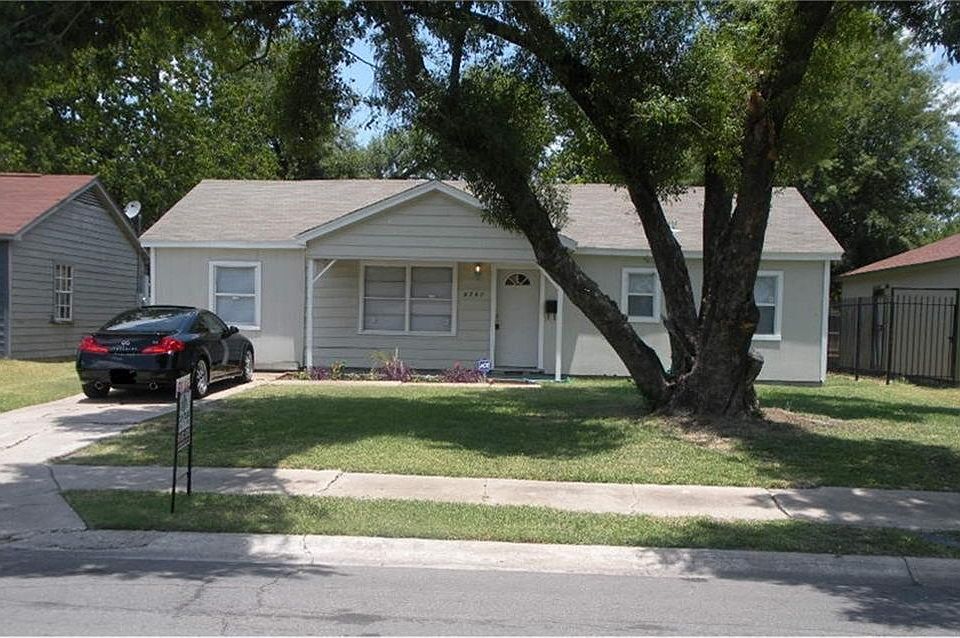 GREAT HOME ON QUITE STREET WITH LARGE OAK TREE