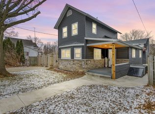 309 W 1st St, Genoa, IL 60135