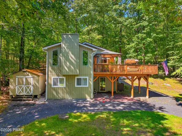 140 Lakewood Dr, Dingmans Ferry, PA 18328