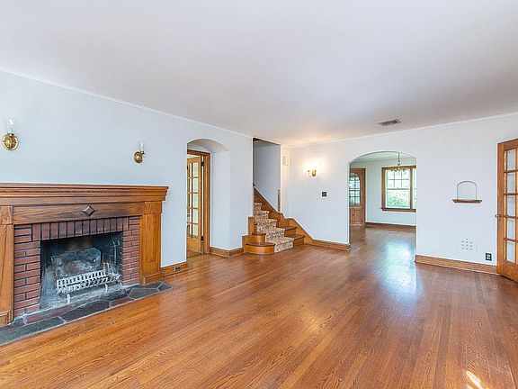 5th image of 74 Sussex Ave