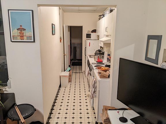 4th image of 61 Longwood Ave #6A