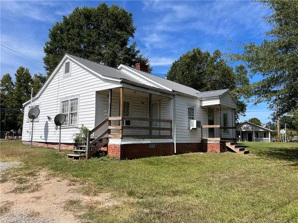 1000 Pine Circle Dr, High Point, NC 27265