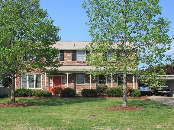 3rd image of 812 Roseview Dr