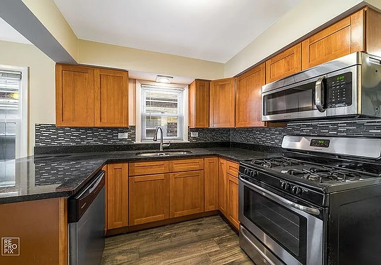 11233 S Whipple St — Photo 1