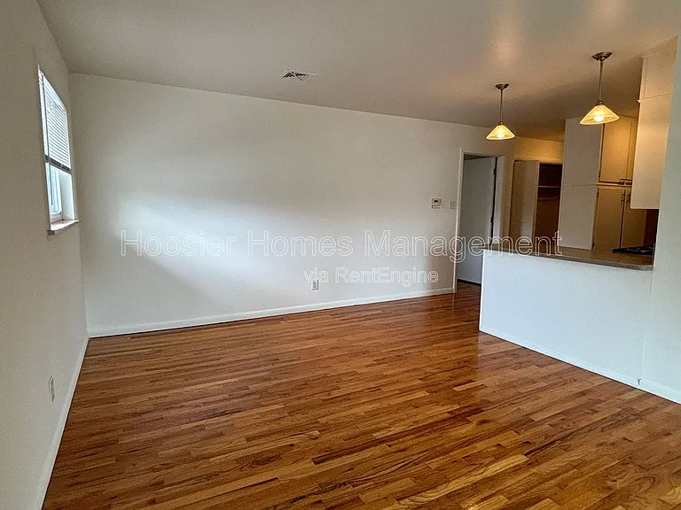 770 E 61st St #4 — Photo 4