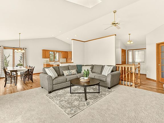 4th image of 217 Whispering Hills Dr