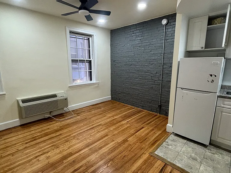 305 S Iseminger St — Photo 7