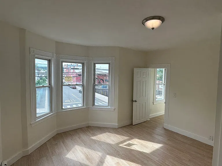 274 Cleveland St #2 — Photo 15