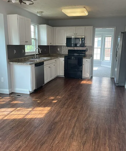 6082 Douglas Ave — Photo 5