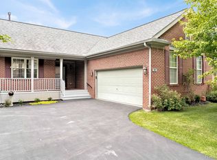 301 Lakeshore Pointe Dr, Howell, MI