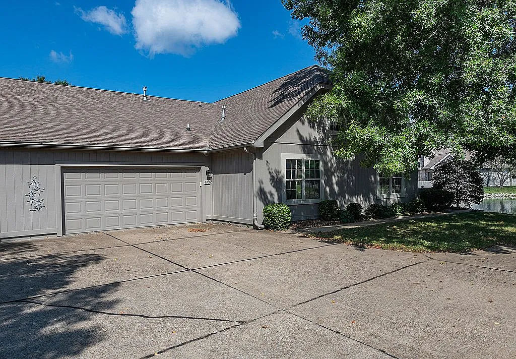 8206 Gate Way Dr photo 1