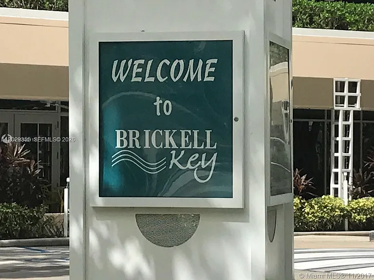 540 Brickell Key Dr #1122 — Photo 25