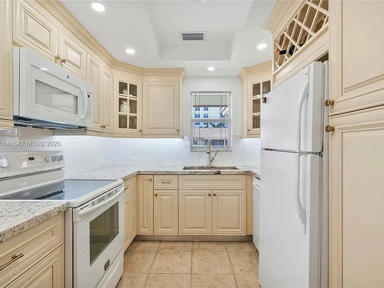 2600 Diana Dr #311 — Photo 10