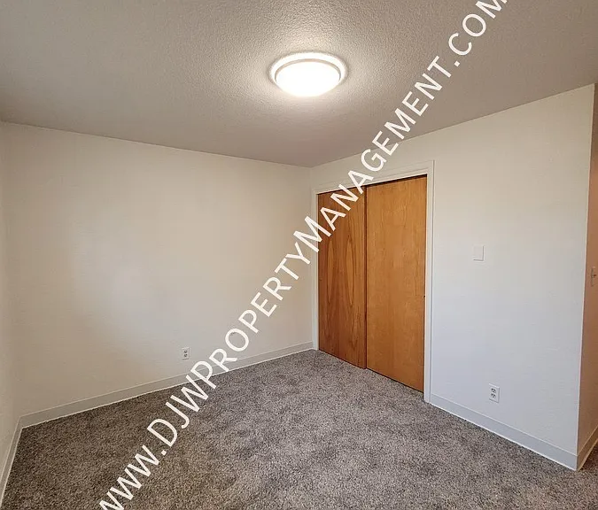 211 Owyhee Ave — Photo 11