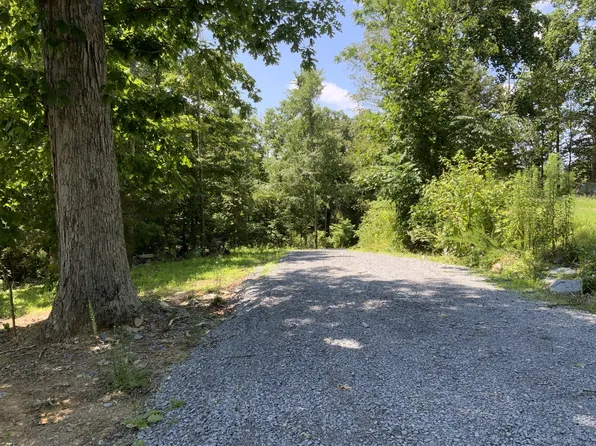 2 Mobleys Cut Rd, Thompsons Station, TN 37179