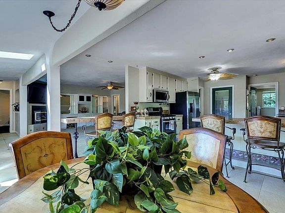 3rd image of 11131 Lakeshore N