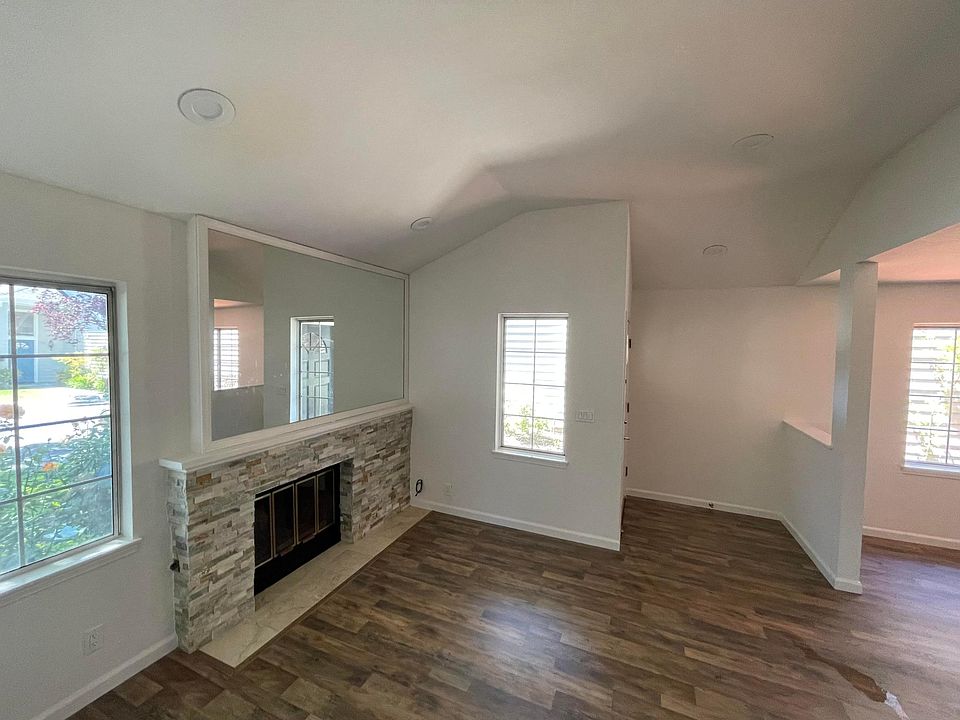 1st image of 735 Newport Cir