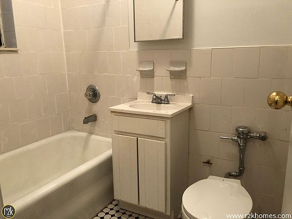 5th image of 4316 53rd St APT 1D
