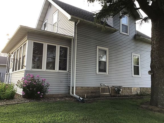 2nd image of 107 W Railroad St
