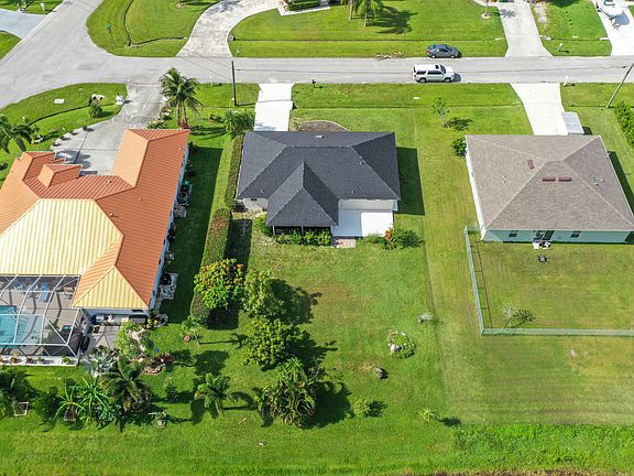 4th image of 977 SE Bayfront Avenue