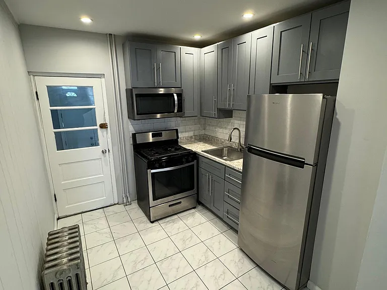 430 E Auburn St — Photo 4