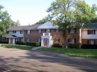 2638 Pebble Valley Rd, Waukesha, WI 53188