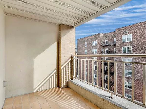 140-75 Ash Avenue image 15 of 17