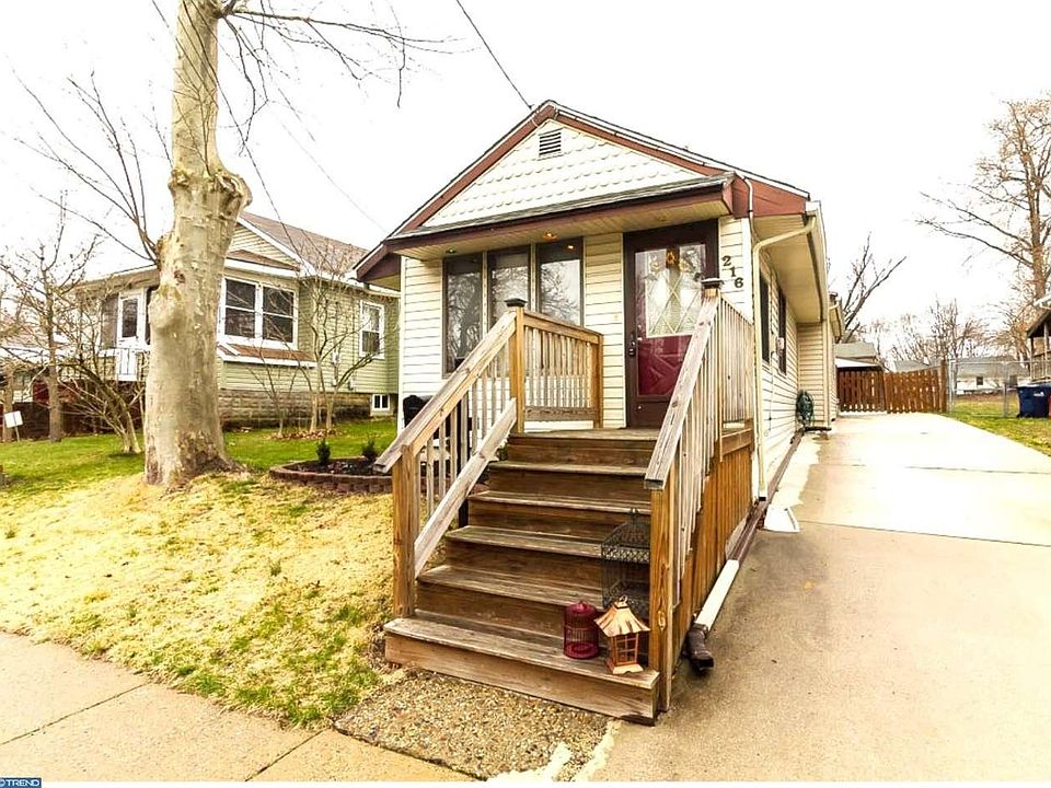 1st image of 216 W Evergreen Ave