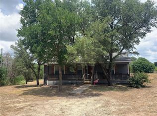 9401 Village Dr, Rio Vista, TX 76093