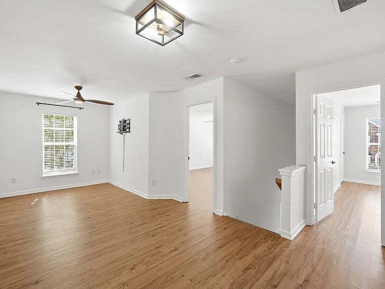 4084 Holly Villa Cir — Photo 35