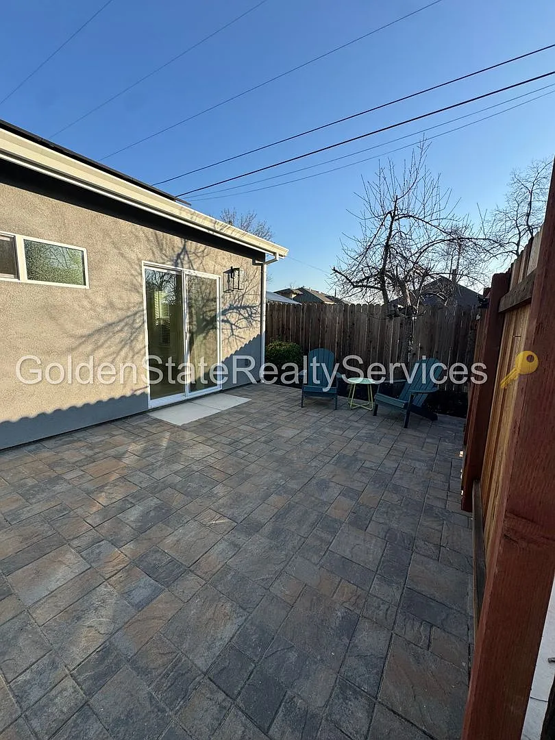 329A Pleasant St photo 1