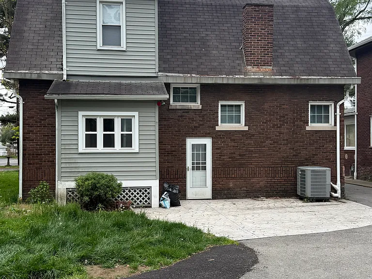 333 Laurel Blvd — Photo 12