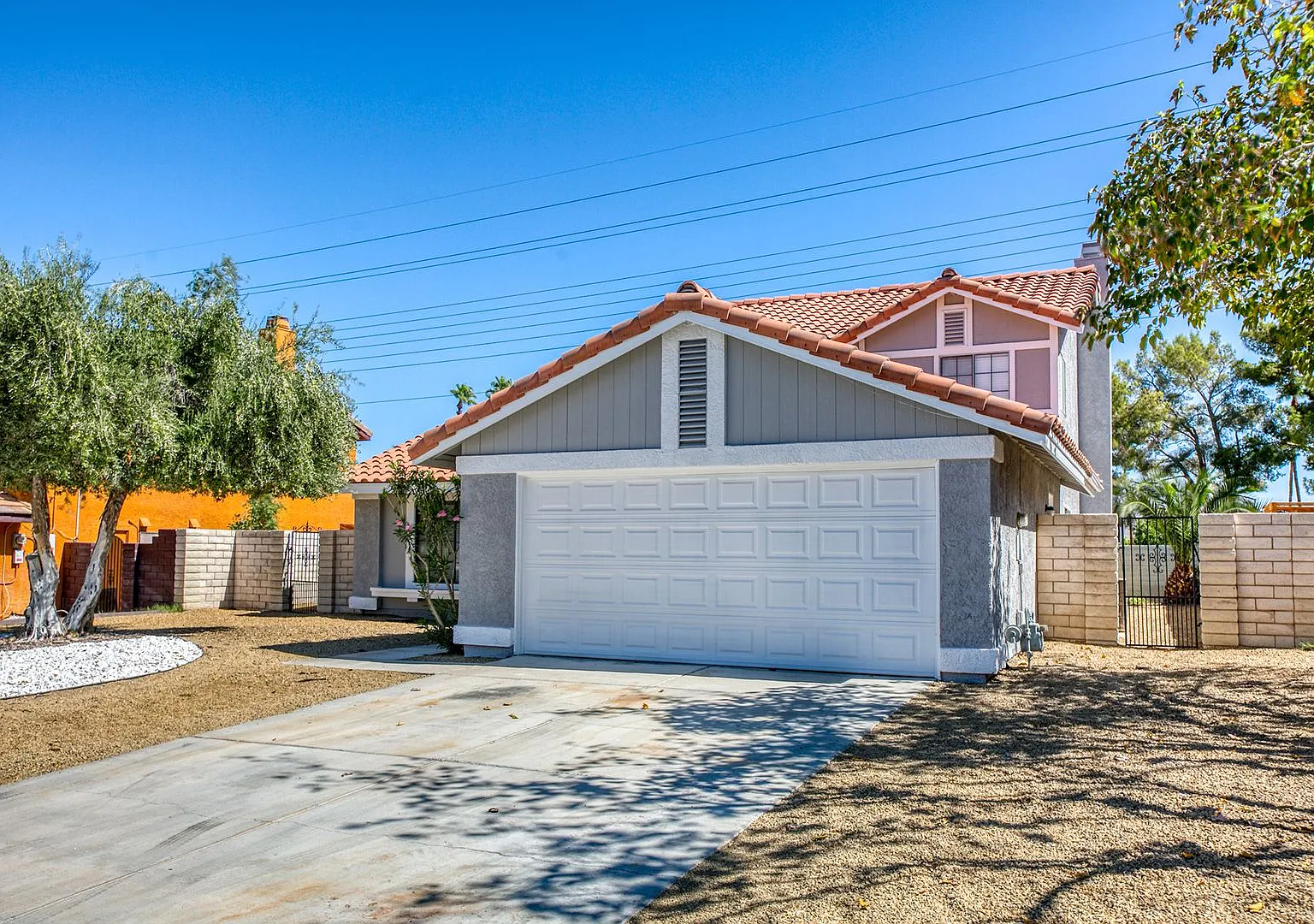 4-Bedroom Green Valley Gem Fully Renovated + NO HOA! — Photo 2