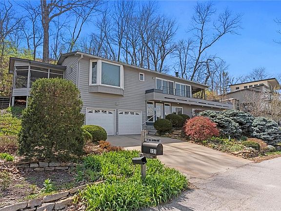 3rd image of 151 Lakeshore Dr S