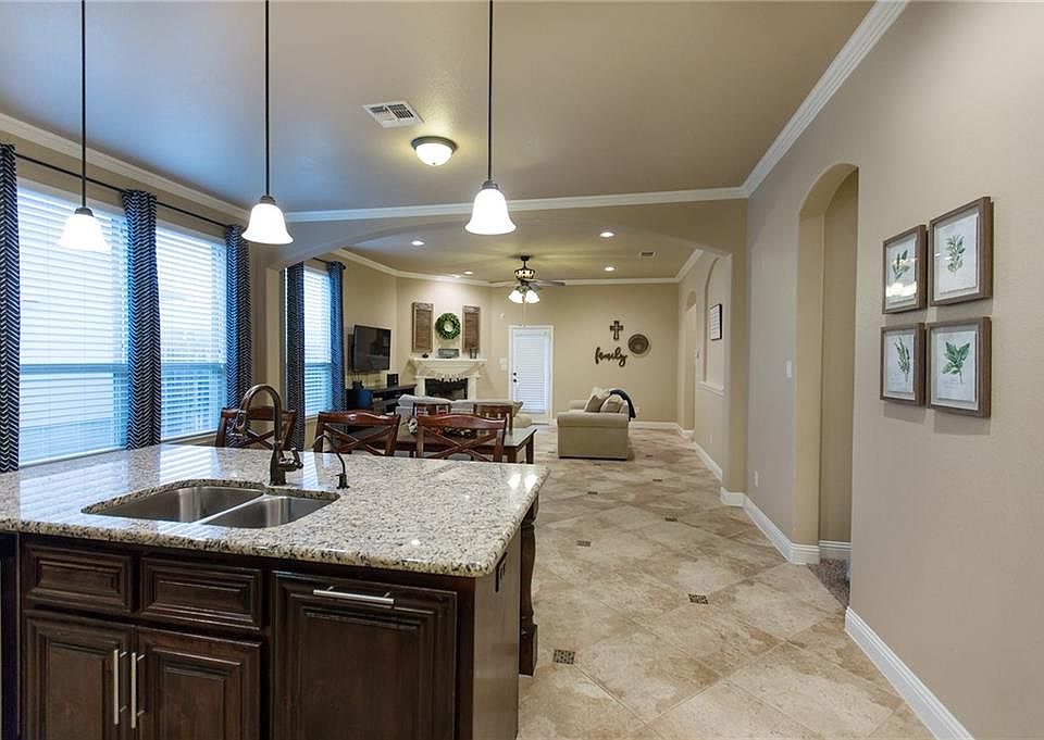 1st image of 335 Quarry Ln