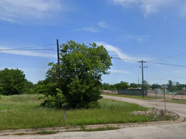 507 W Houston St, Giddings, TX 78942