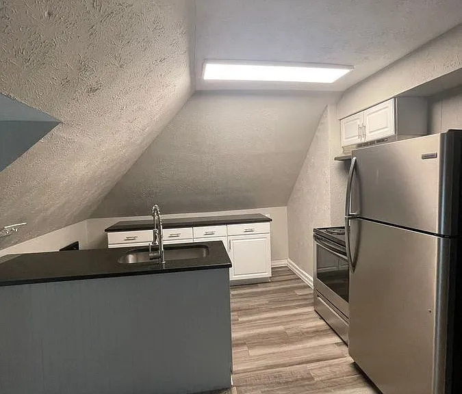 2135 Summit St #C — Photo 12