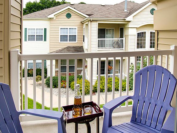 3rd image of 14868 Lakeshore Dr #3-204