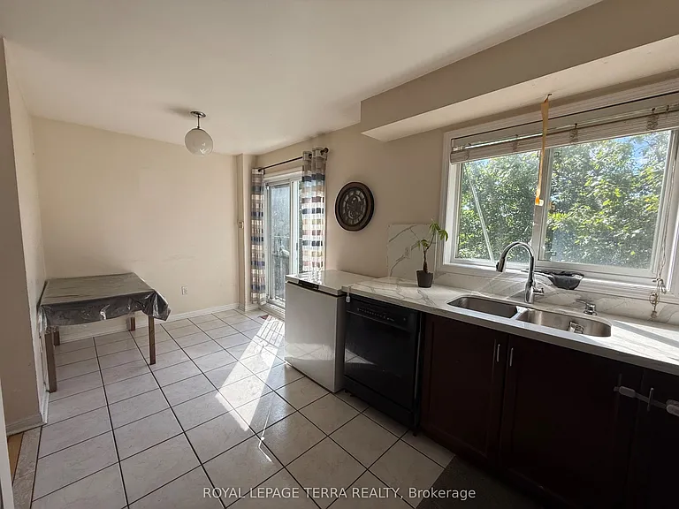 80 Acorn Pl #16 — Photo 20
