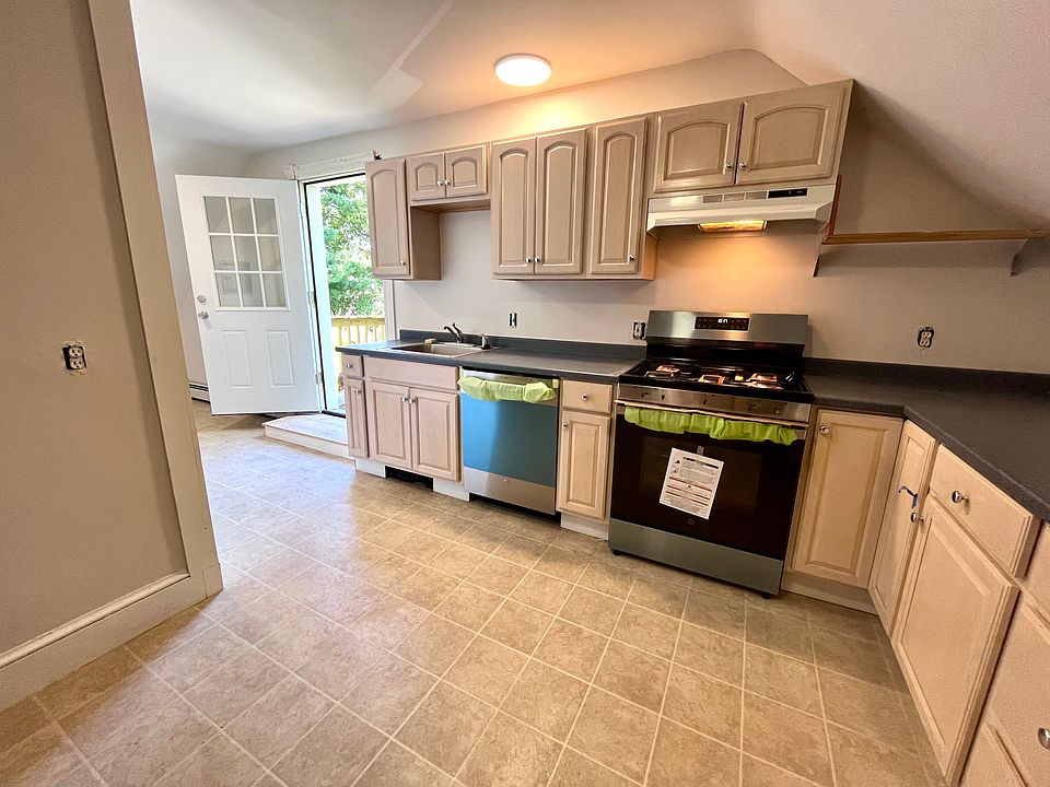 1st image of 96 Larch St Floor 3