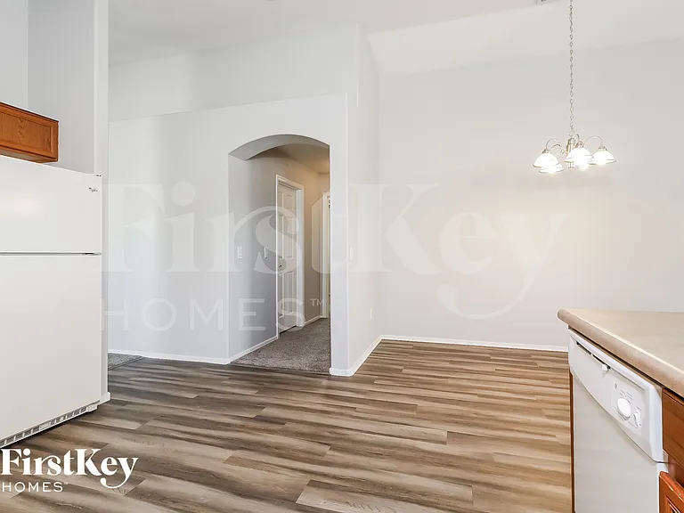 11233 W Locust Ln — Photo 6